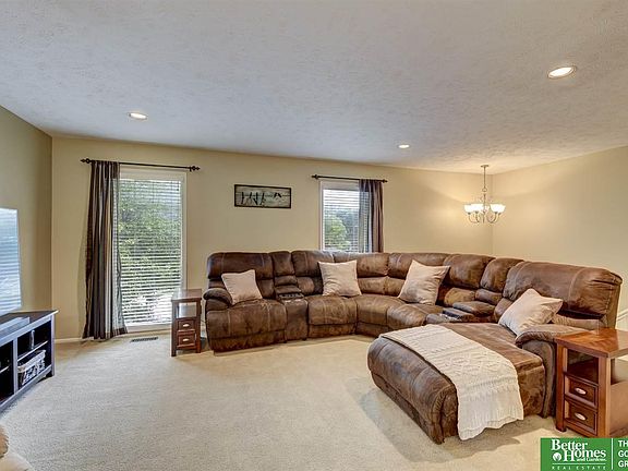 2nd image of 1405 Beechwood Cir