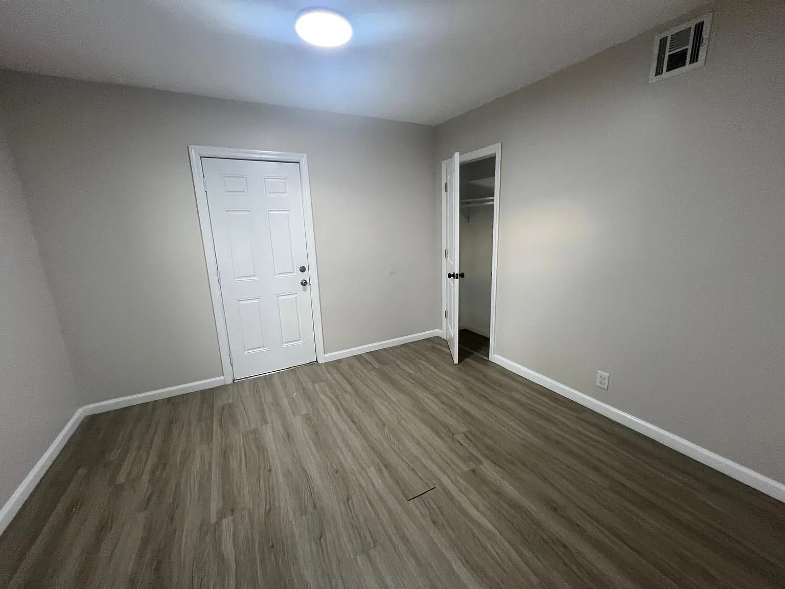 3 bed, $2,400 — Photo 2