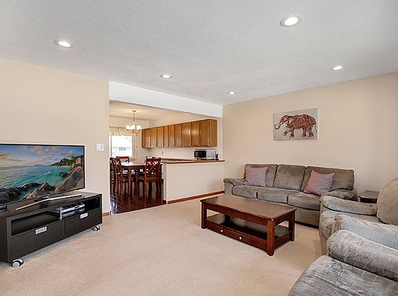 5th image of 451 N Winston Dr