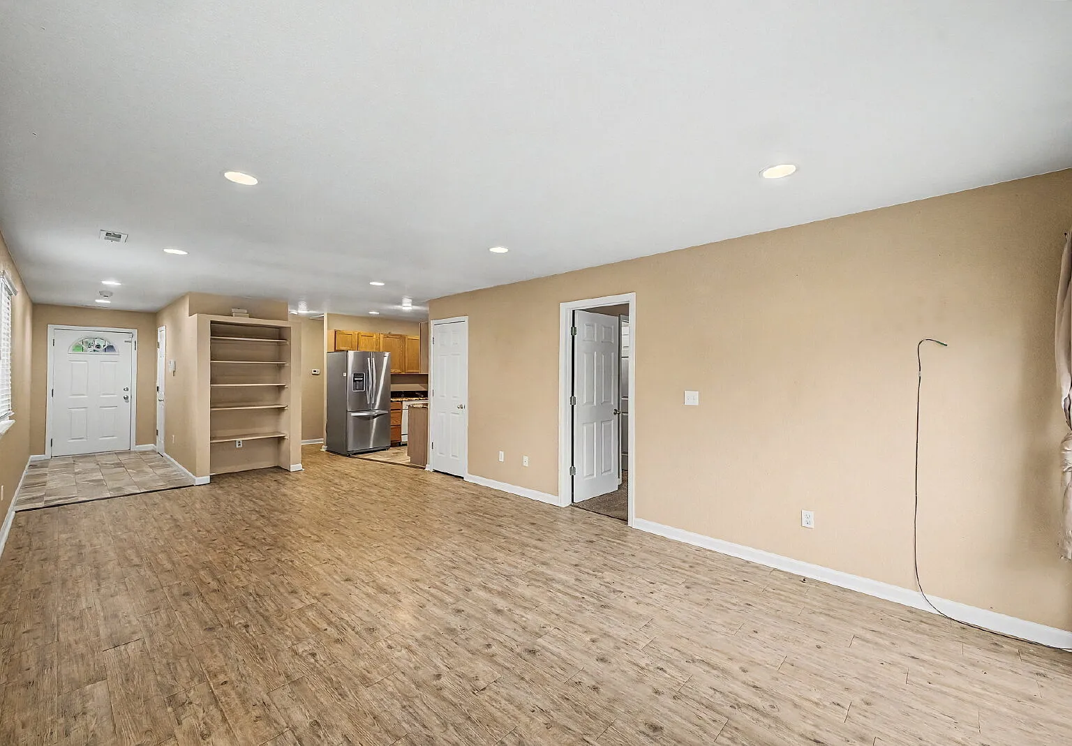 3 bed, 2.0 bath, $2,150 — Photo 2