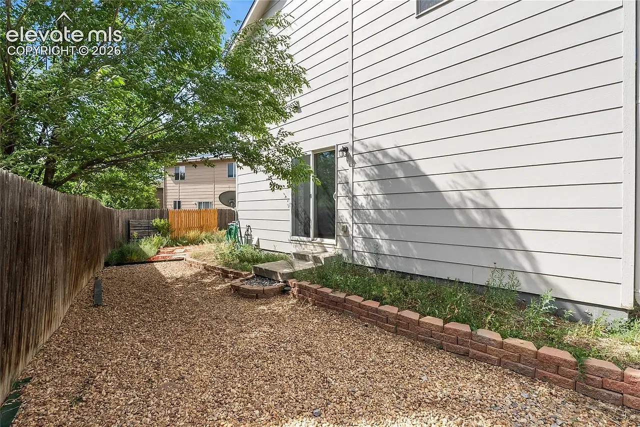 2 bed, 1189 sqft, $2,400 — Photo 3