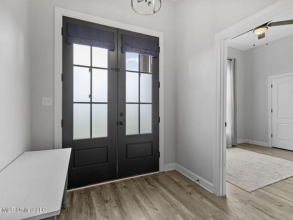 3rd image of 750 Moore Loop