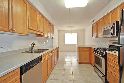 3rd image of 6807 N Milwaukee Ave APT 503
