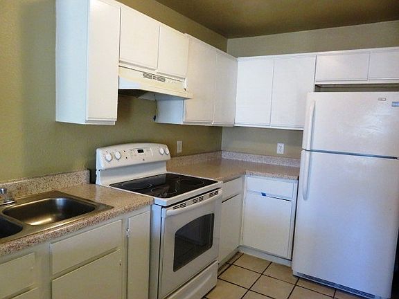 3rd image of 517 Lenora Dr #A