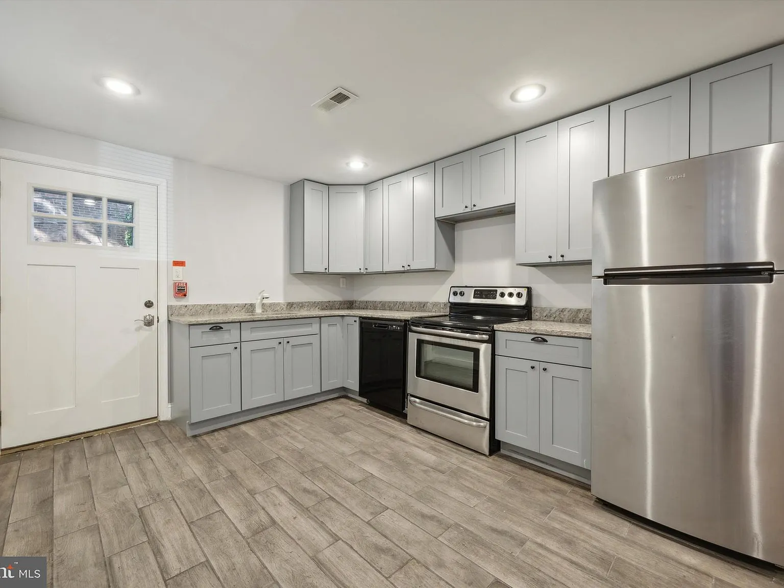 1 bed, 800 sqft, $1,200 — Photo 4