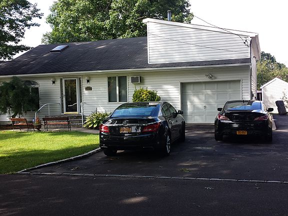 3rd image of 227 Hyman Ave