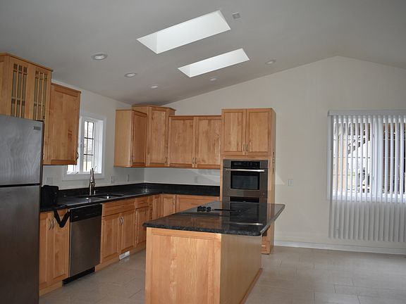 4th image of 515 Bounty Dr NE