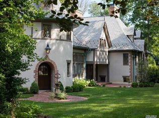 2 Elderfields Rd, Manhasset, NY 11030