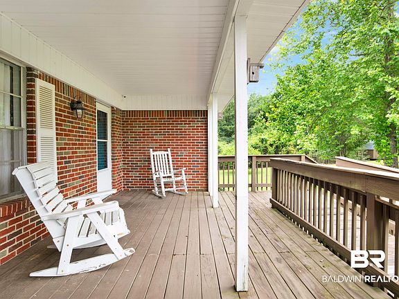 3rd image of 17714 Horseneck Rd