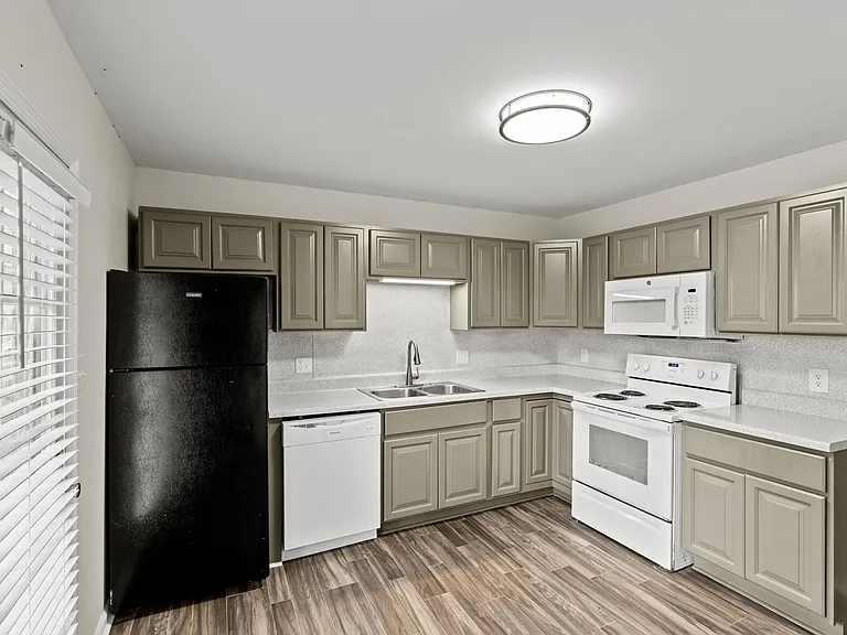 Park Towne Apartments — Photo 25