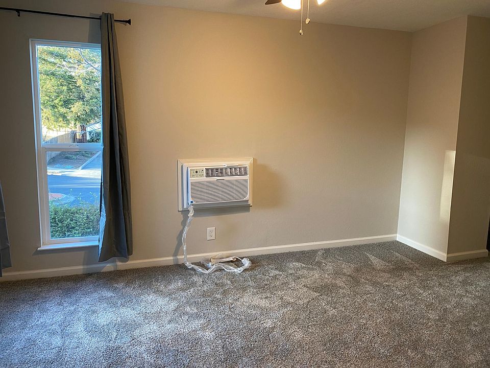 upstairs units living room w/ carpet