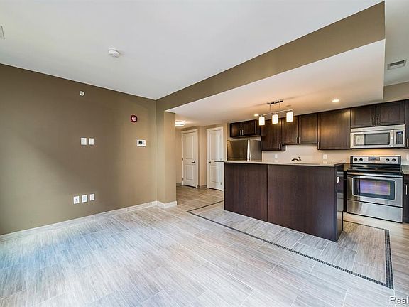 4th image of 1212 Griswold St #902