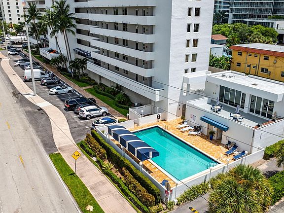 3rd image of 2200 NE 33rd Avenue #8D