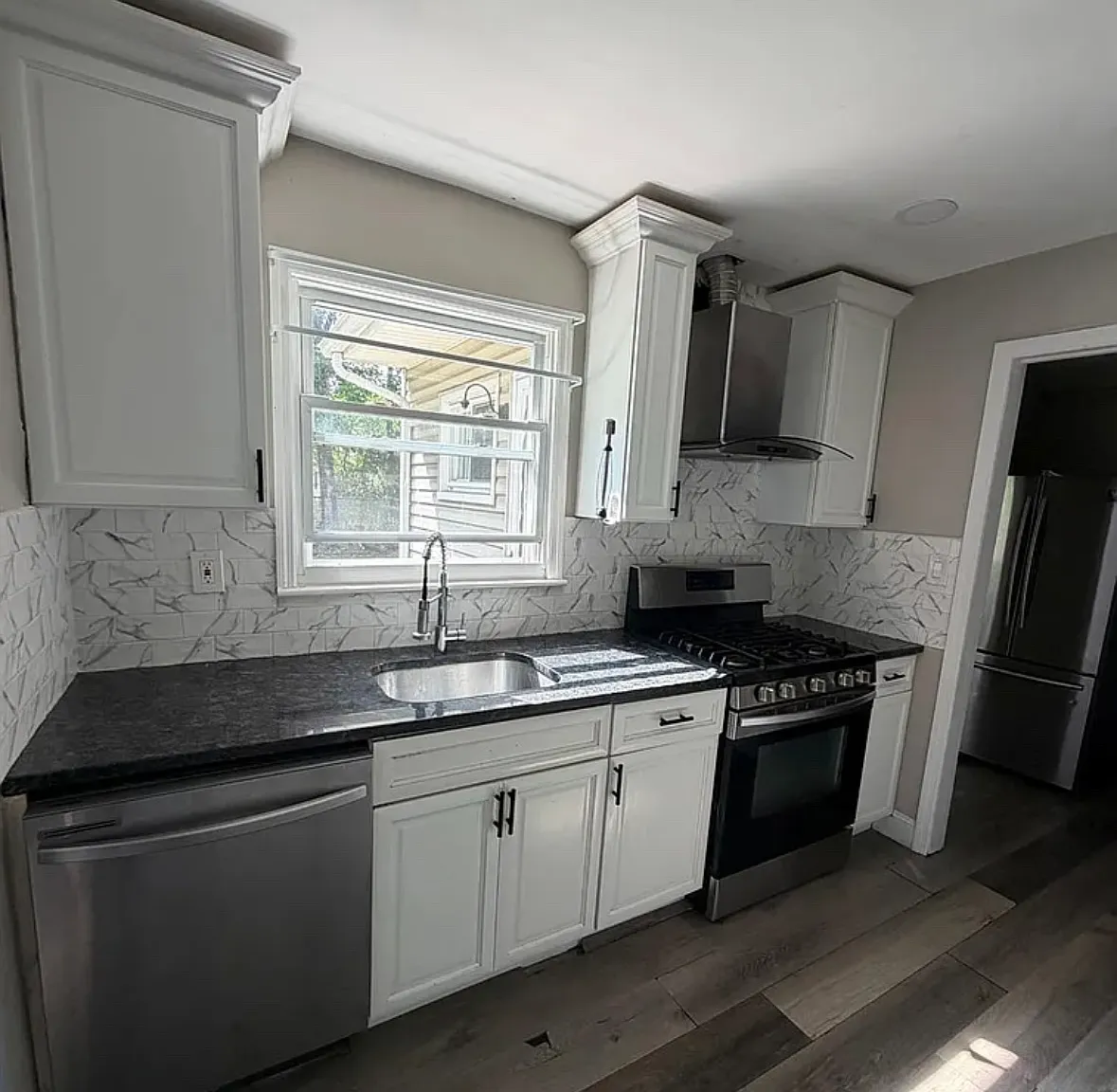 5 bed, $4,200 — Photo 2
