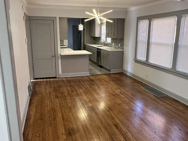 5414 Brooklyn Ave — Photo 7