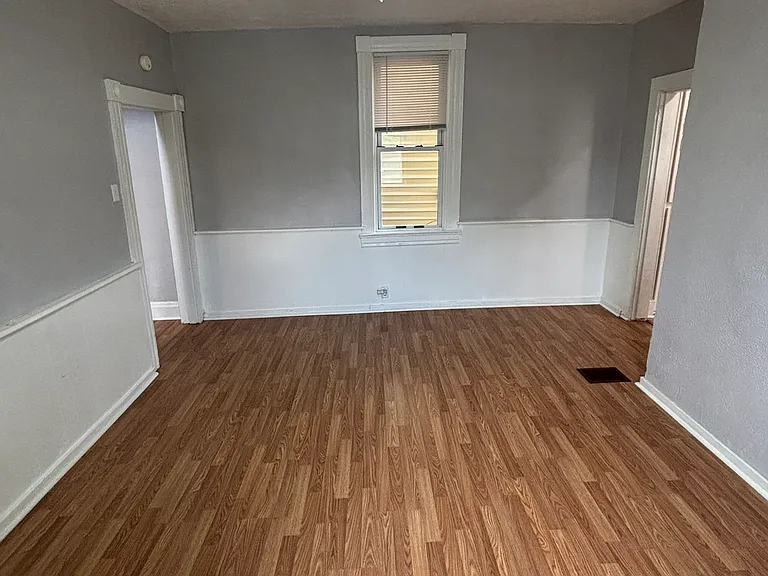 135 E 22nd Ave — Photo 5