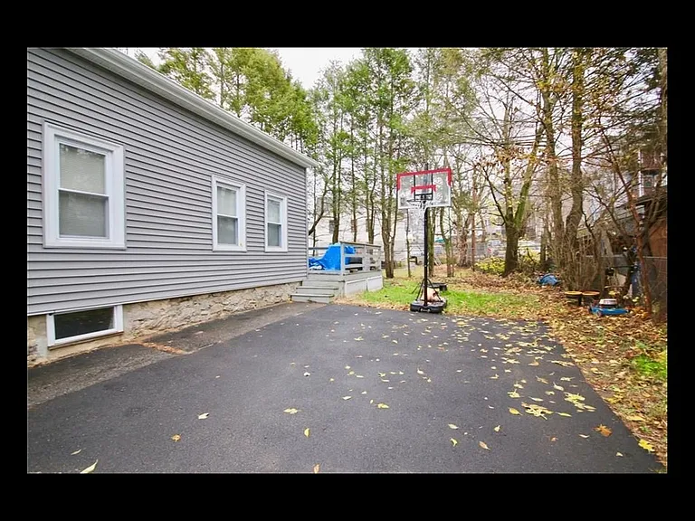 252 Grove St — Photo 10