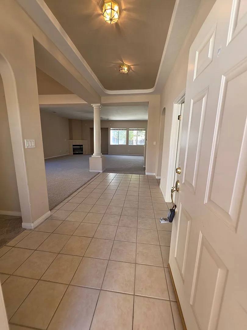 Best Deal on this spacious 3 BD 2.5 BA Home in NW Bakersfield — Photo 4