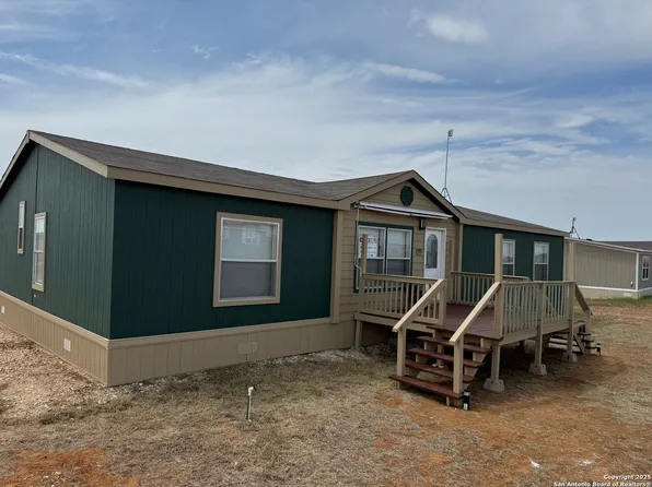 207 Persimmon, Pleasanton, TX 78064