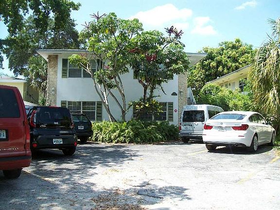 3rd image of 808 SE 13th St