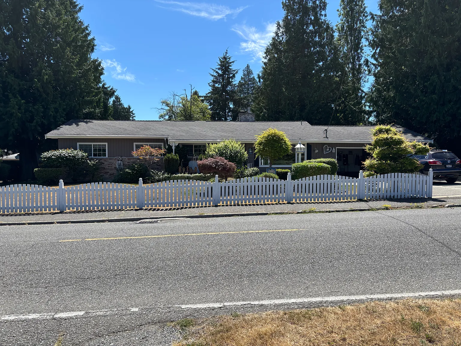 4 bed, 2318 sqft, $3,949 — Photo 3