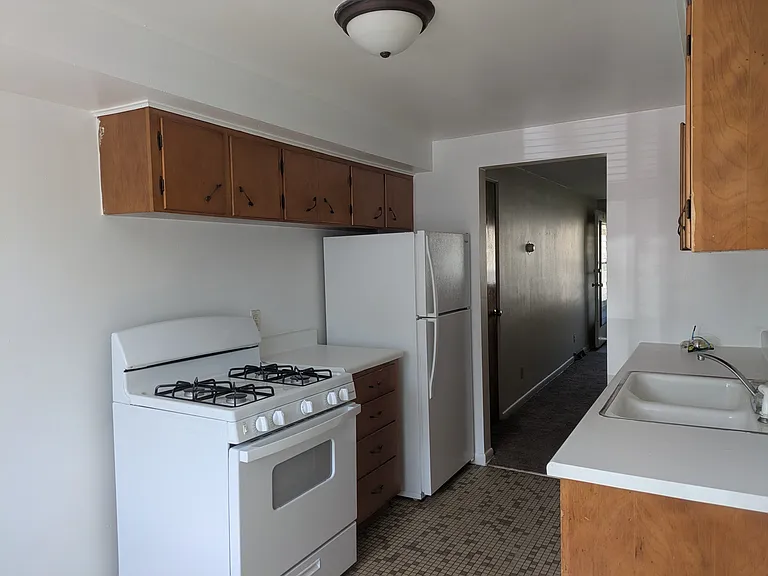 2920 N Rockwood Dr #B — Photo 3