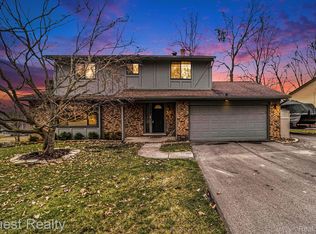 4628 Curtis Ln, Clarkston, MI 48346
