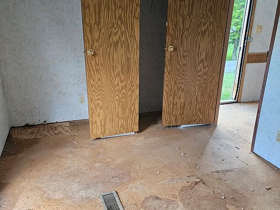 4th image of 1 Colony Dr #1