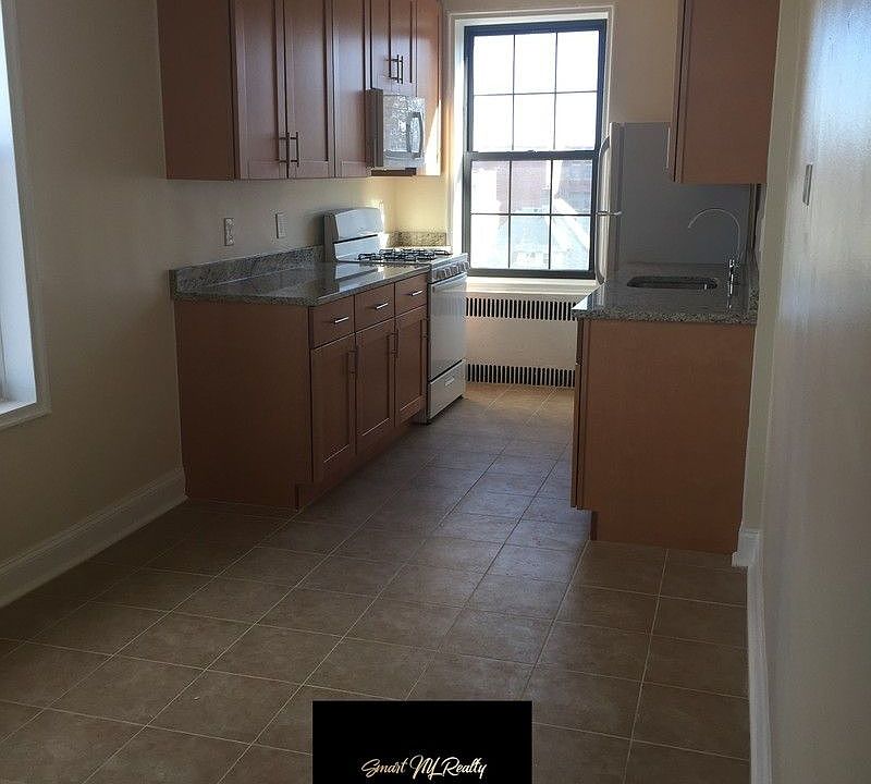 2nd image of 181 Hawthorne St #29