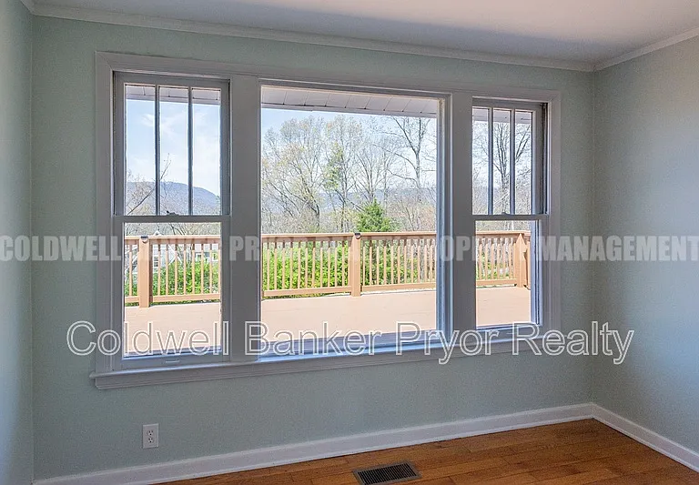 323 Walsh Rd — Photo 18