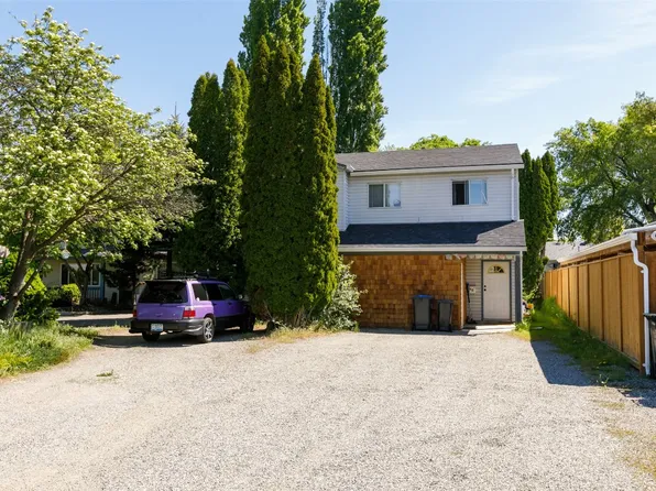 3007 Lowe Ct, Kelowna, BC V1Y 8L3