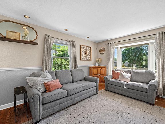3rd image of 4300 Raymir PLACE