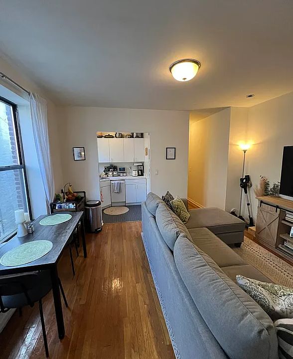 1st image of 506 Amsterdam Ave APT 6A