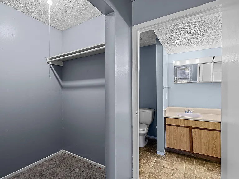 Creekside Apartments — Photo 9