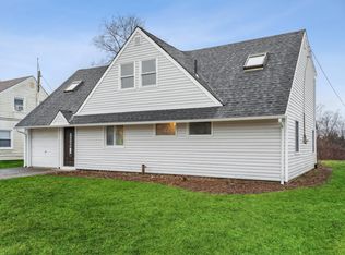 88 Abbey Ln, Levittown, NY 11756