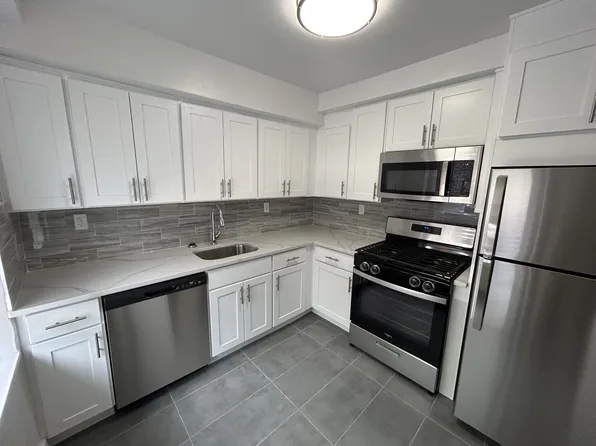 5835 196th Pl, Fresh Meadows, NY 11365
