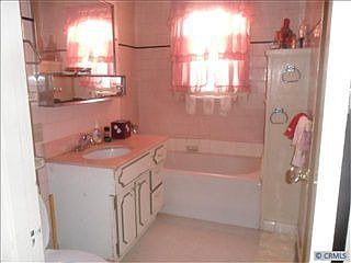 5th image of 1420 W 61st St