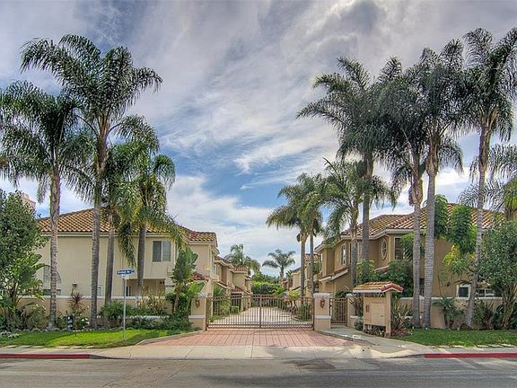 3rd image of 221 Calabria Ct