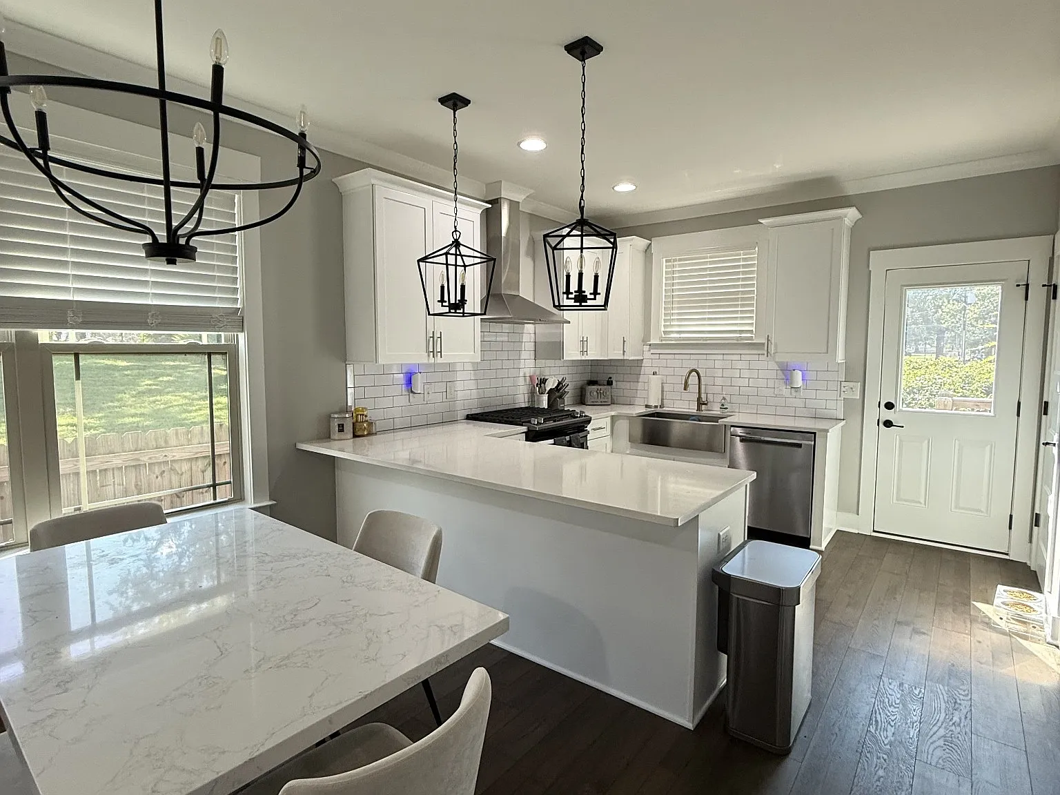 4 bed, 3.0 bath, 1726 sqft, $3,200 — Photo 3