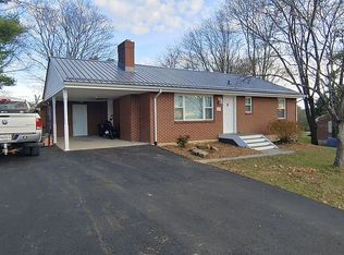 145 Majestic Dr NW, Christiansburg, VA 24073