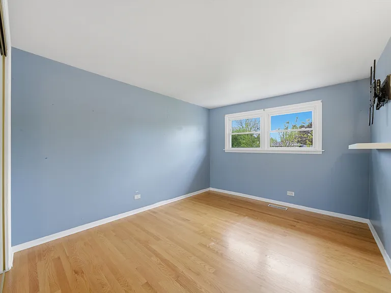 166 W Bradley St — Photo 6