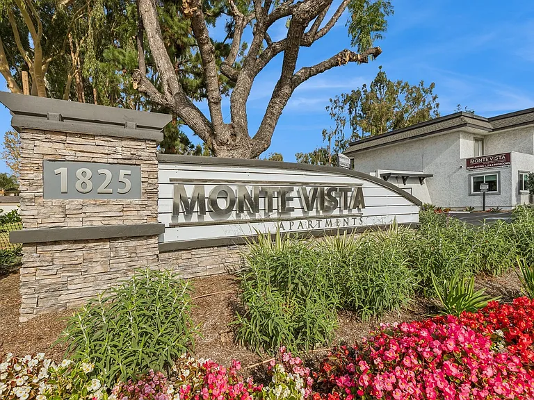 Monte Vista Apartment Homes — Photo 16