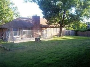 2400 SW 35th Ter, Topeka, KS 66611
