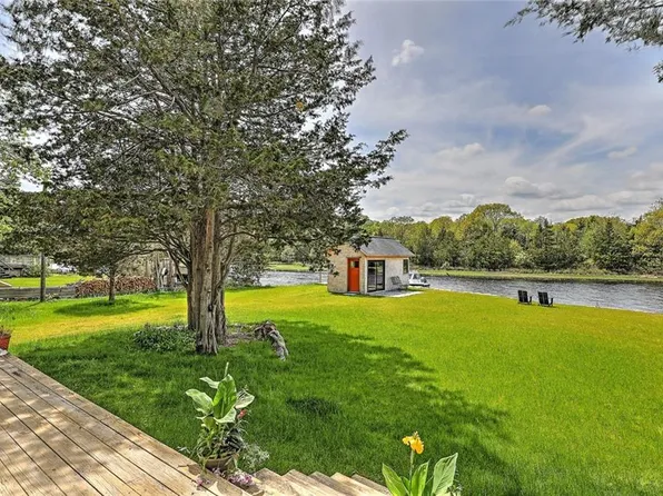 54 Enfield Ave, North Kingstown, RI 02852