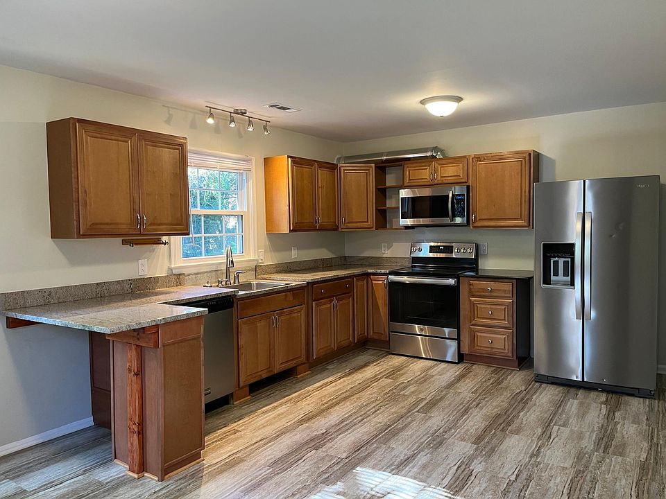 Large eat in kitchen with bar!