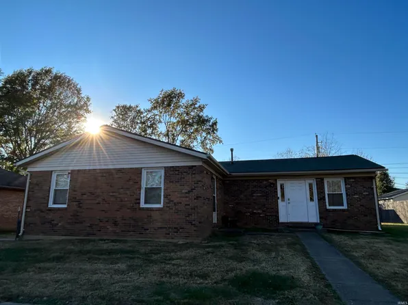 1121 Perkins Dr, Boonville, IN 47601