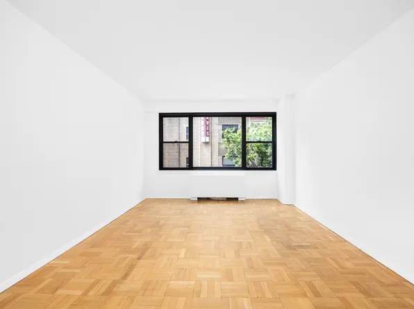 301 East 64th Street 3F image 2 of 12