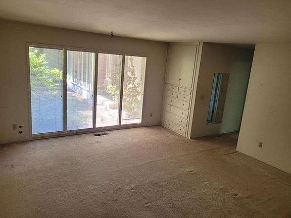 2nd image of 4247 Mapel Ln