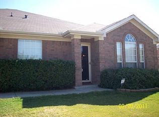 600 White Swan Dr, Arlington, TX 76002