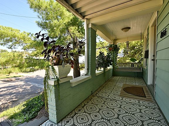 5th image of 866 Ash St